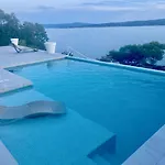 Empress Vila