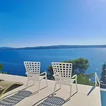 Empress Vila