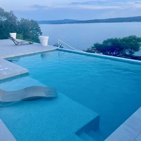Empress Vila